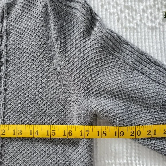 ⛄️ crown & ivy ⛄️ Gray and Silver Metallic Sweater - Picture 10 of 15